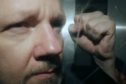 Το Εκουαδόρ παραδίδει τα αρχεία του Ασάνζ στις ΗΠΑ;