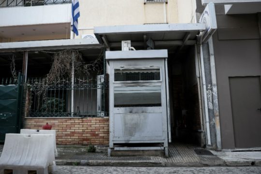 Επιθέσεις στο Αστυνομικό Τμήμα Καισαριανής και στο αυτοκίνητο δημοσιογράφου