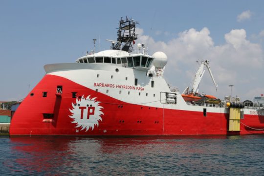Στέλνει το Barbaros, ξεκινάει γεωτρήσεις