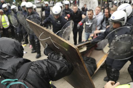 Επεισόδια στις Βρυξέλλες σε συγκέντρωση των «κίτρινων γιλέκων»