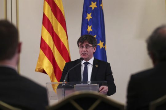 Δικαστής ζητά εξηγήσεις για την εξαφάνιση του Κ. Πουτζδεμόν-Επέστρεψε στο Βέλγιο λέει ο γραμματέας του κόμματος