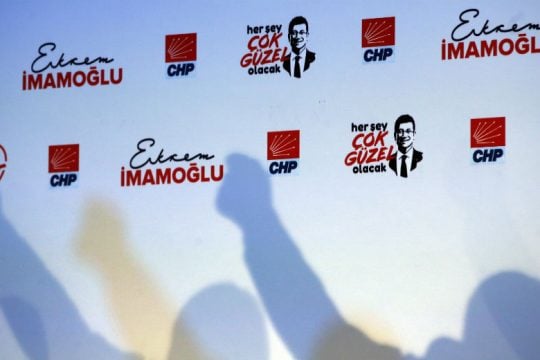 Δίωξη σε πρωτοκλασάτο στέλεχος του CHP στην Κωνσταντινούπολη
