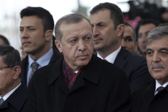Εξ οικείων τα βέλη για τις επαναληπτικές εκλογές στην Κωνσταντινούπολη