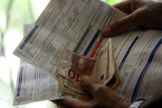 Μαγικοί αριθμοί στους λογαριασμούς της ΔΕΗ