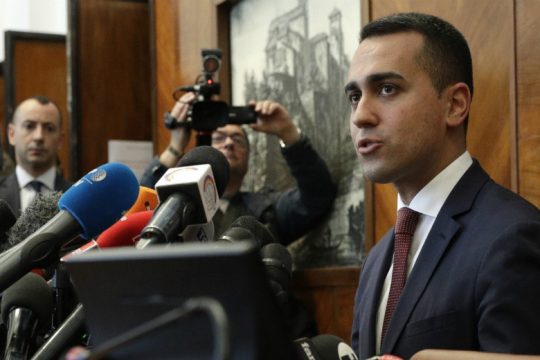 Ψήφο εμπιστοσύνης ζητά ο Ντι Μάιο μετά την ταπεινωτική ήττα