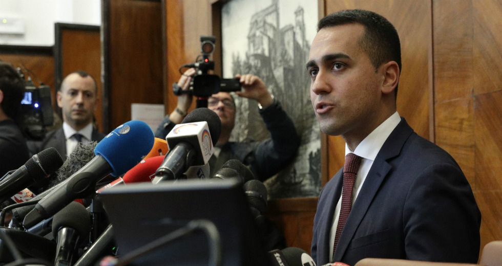 Ψήφο εμπιστοσύνης ζητά ο Ντι Μάιο μετά την ταπεινωτική ήττα
