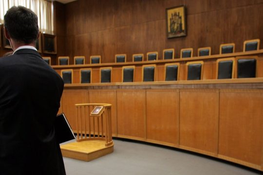 Εγκαλούν την κυβέρνηση επειδή εφαρμόζει τον νόμο