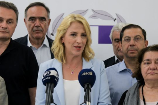 «Διαλέγω εσένα» στο νέο σποτ της Δούρου για τον δεύτερο γύρο