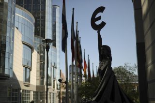 Να μη γίνει μαύρο το ευρωπαϊκό «ημικύκλιο»