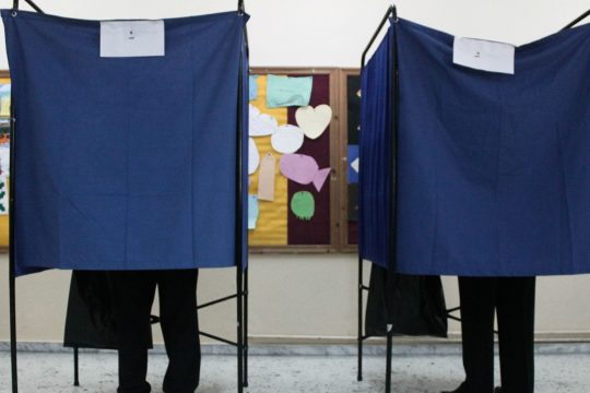 Ψηφίζουν σήμερα σε Τσεχία και Ιρλανδία