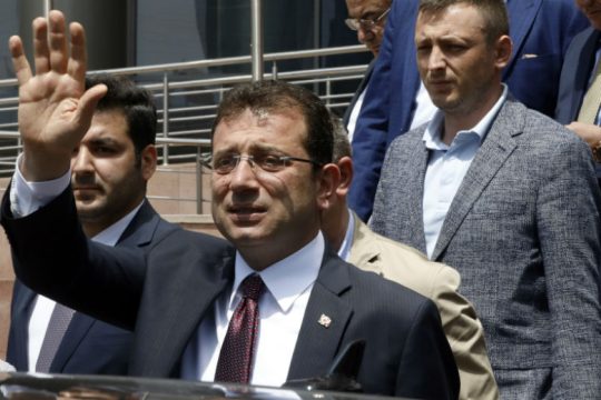 Έκοψαν συνέντευξη Ιμάμογλου, γιατί μίλησε για παρατυπίες στην Κωνσταντινούπολη