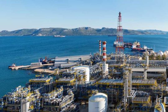 Τετράωρη στάση εργασίας για τους νεκρούς στα ΕΛΠΕ