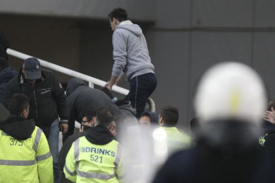 Γραβατωμένος και λούμπεν χουλιγκανισμός