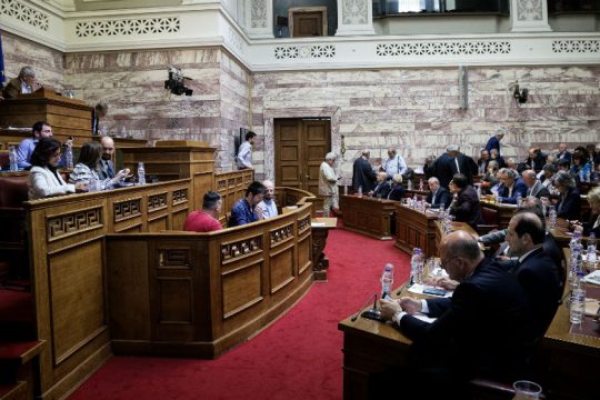 Στις επιτροπές το νομοσχέδιο για τις 120 δόσεις, υπερψηφίζει η Ν.Δ.
