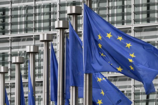 Πρεμιέρα για τις ευρωεκλογές σε Βρετανία και Ολλανδία