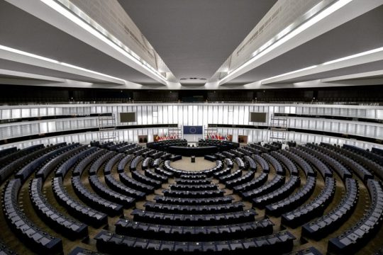 Πρόταση μομφής κατά της φον ντερ Λάιεν από την ευρωομάδα Left και τον ΣΥΡΙΖΑ