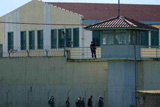 Ένας νεκρός σε συμπλοκή κρατουμένων στις φυλακές Τρικάλων