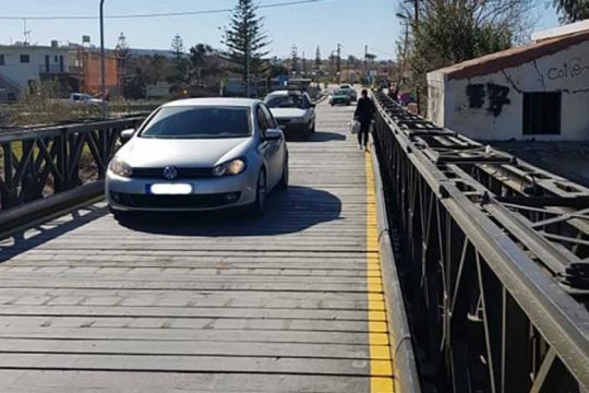 Απομακρύνθηκε η στρατιωτική γέφυρα στον Πλατανιά