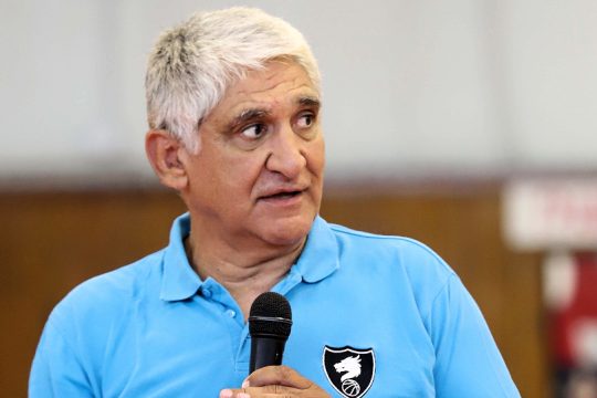 «Ευτυχισμένος και με σχισμένα παπούτσια»