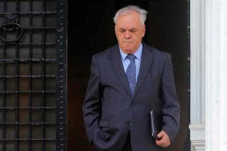 «Διέξοδοι και λύσεις για το ιδιωτικό χρέος»