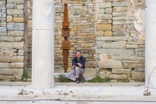 Σύγχρονα γλυπτά ανάμεσα στα αρχαία