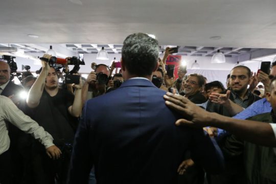 Δεν αποκλείει ο Γουαϊδό στρατιωτική επέμβαση στη Βενεζουέλα
