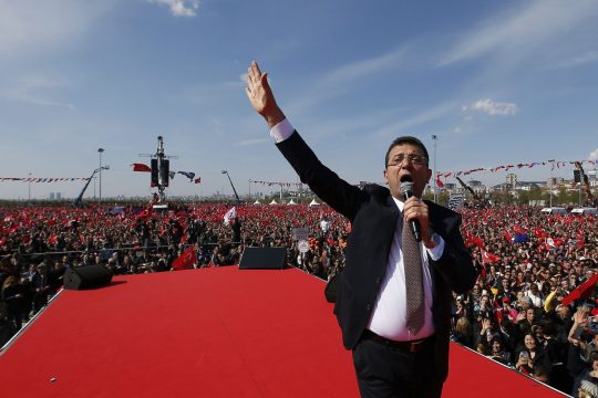 Επαφές της αντιπολίτευσης μετά την ακύρωση των εκλογών στην Κωνσταντινούπολη