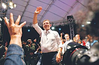 Κατήγγειλε ψέματα και σπατάλη, υποσχέθηκε κάθαρση