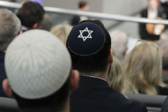 Προειδοποίηση στους Γερμανούς Εβραίους να μη φοράνε κιπά δημοσίως