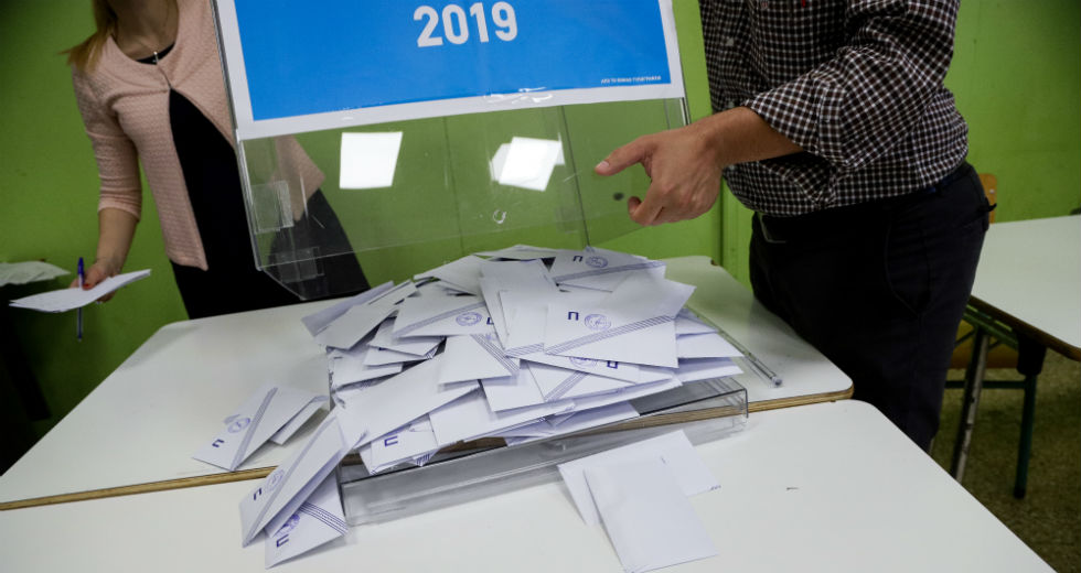 Οι υποψήφιοι δήμαρχοι που προηγούνται στους Δήμους της Αττικής