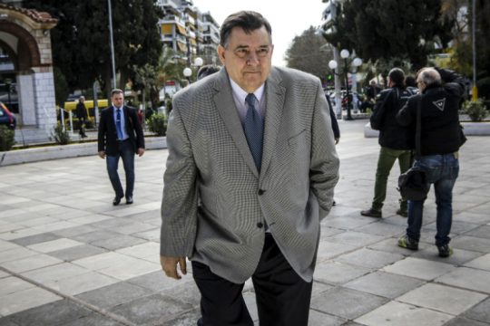 Αποχωρεί από την ηγεσία του ΛΑΟΣ ο Γ. Καρατζαφέρης