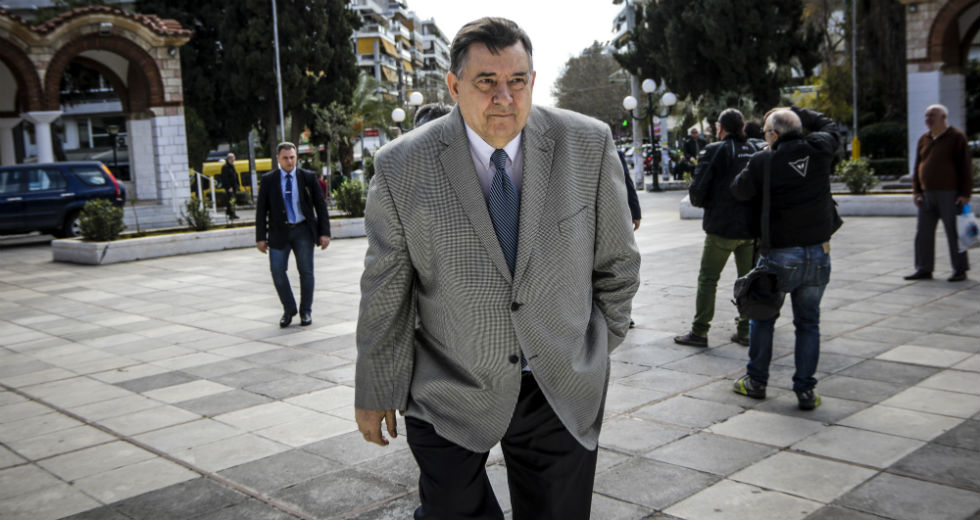 Αποχωρεί από την ηγεσία του ΛΑΟΣ ο Γ. Καρατζαφέρης