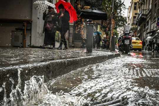 Άστατος καιρός με καταιγίδες σε πολλές περιοχές
