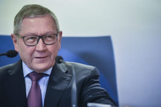 Ρέγκλινγκ: Εντός στόχων για το πλεόνασμα η Ελλάδα το 2019, θα δούμε για το 2020