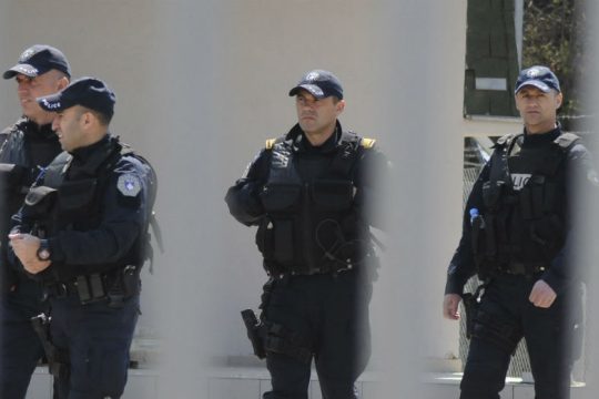 Ένταση στο Κόσοβο μετά από συλλήψεις 13 Σέρβων
