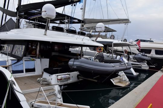 Πολύ κότερο πλάκωσε στην αγορά…