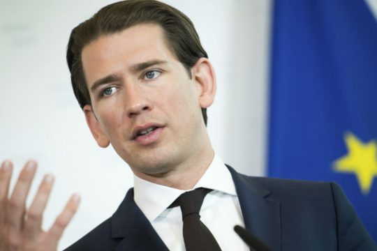 Πέρασε η πρόταση μομφής κατά του Κουρτς
