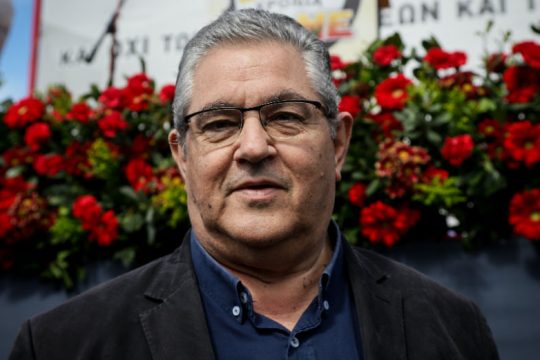 Κατάθεση στεφάνων σε Καισαριανή και Χαϊδάρι από τον Δ. Κουτσούμπα
