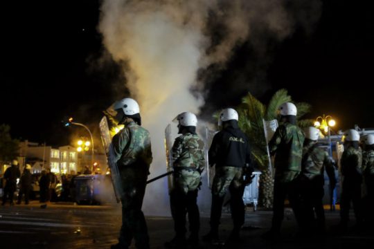 Αθώοι οι 108 πρόσφυγες που διώχθηκαν για την κατάληψη της πλατείας Σαπφούς