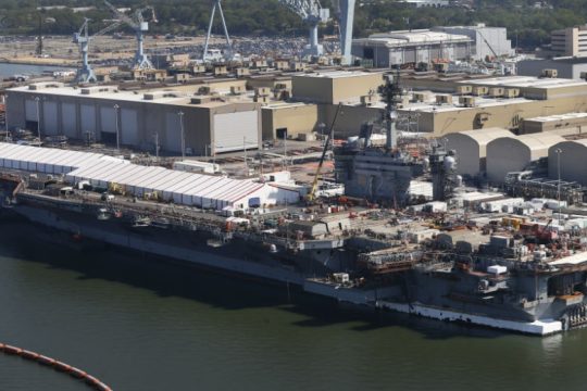 Οι ΗΠΑ στέλνουν «μήνυμα» στο Ιράν με αεροπλανοφόρο