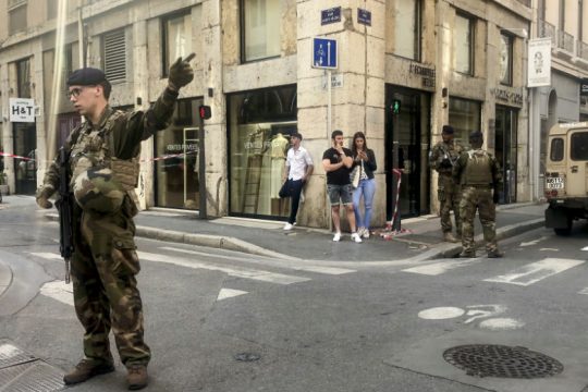 Τον ύποπτο με το ποδήλατο αναζητά η γαλλική αστυνομία