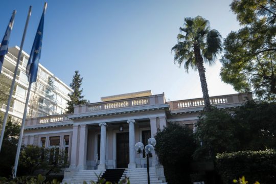 Μαξίμου: Πόνταρε σε κουτσό άλογο ο Μαρινάκης