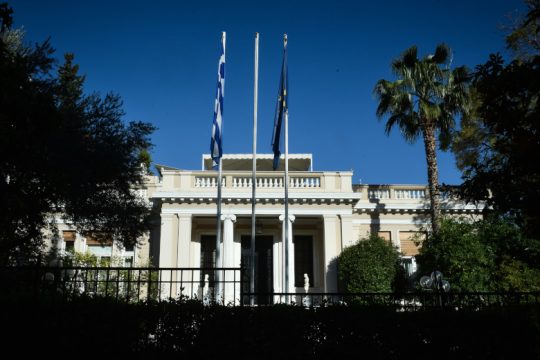 Μαξίμου: Σε νεοφιλελεύθερο αμόκ ή εντεταλμένη υπηρεσία ο Μητσοτάκης