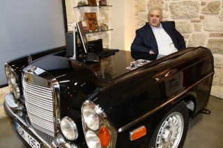 Ανοιξε την πόρτα της εξόδου για Μανόλο
