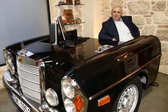 Ανοιξε την πόρτα της εξόδου για Μανόλο