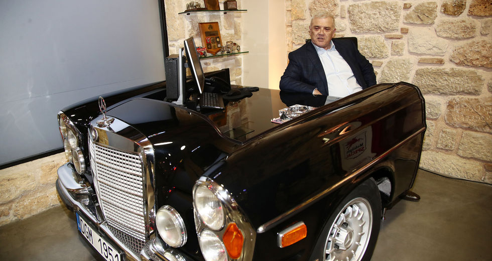 Ανοιξε την πόρτα της εξόδου για Μανόλο
