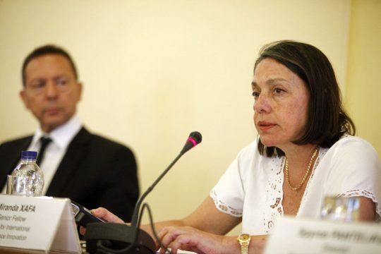 Θέλουν να κρυφτούν, αλλά η χαρά δεν τους αφήνει
