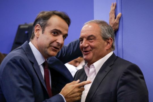 Τετ α τετ Κ. Μητσοτάκη – Κ. Καραμανλή στη Βουλή