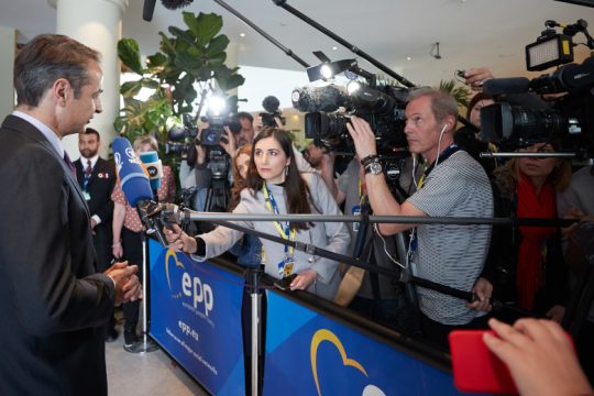 Μητσοτάκης από Βρυξέλλες: Οι Έλληνες αξίζουν την αλήθεια