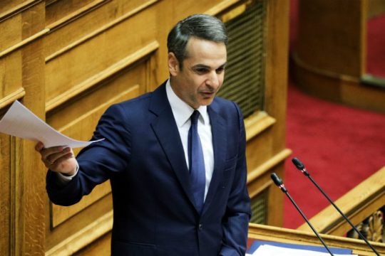 Πολάκης, κότερα και Πετσίτης στη φαρέτρα Μητσοτάκη
